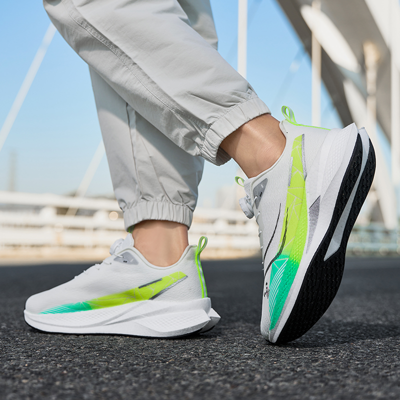 Scarpe da corsa con piastra in - Running Cap Lightweight recensione e prezzo
